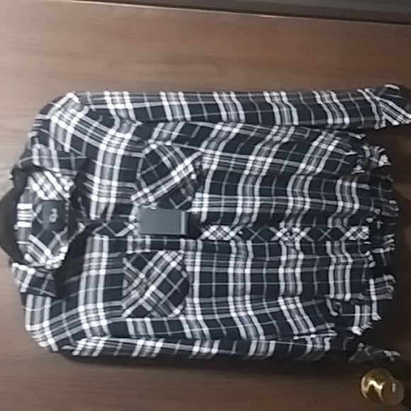 NWT Rails Leo Button down In Onyx Peach - Picture 6 of 13